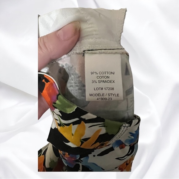 A pair of Trisisto floral capris in size 10 - Picture 7 of 9